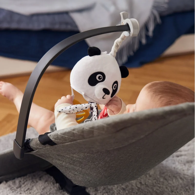 Canpol babies Senzorická závesná cestovná hračka PANDA s klipom BabiesBoo 1 ks