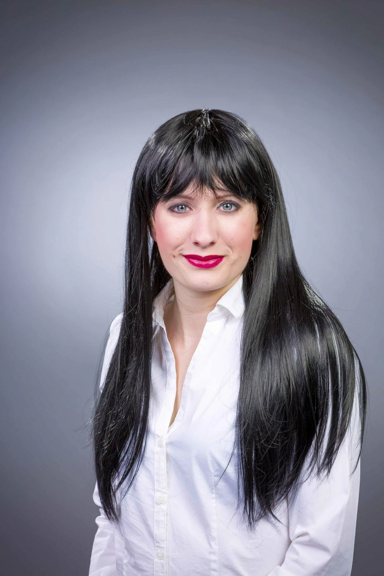 Dámska parochňa čierna s ofinou dlhá rovná