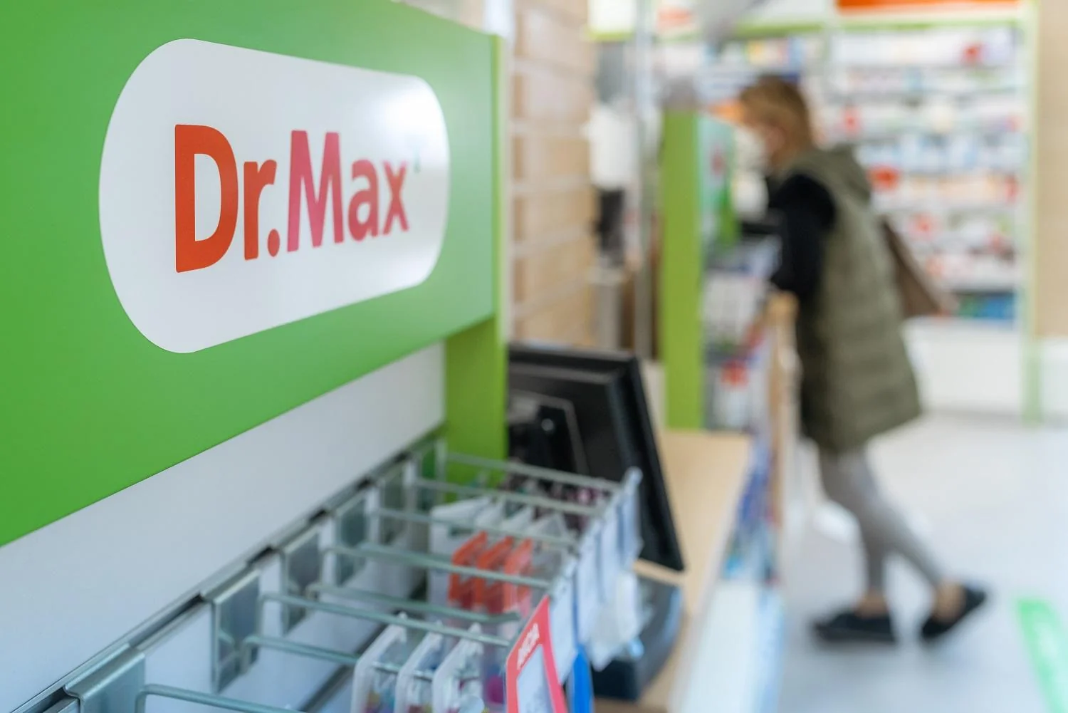 Dr. Max posilňuje. Preberá 35 lekární Apotheke 