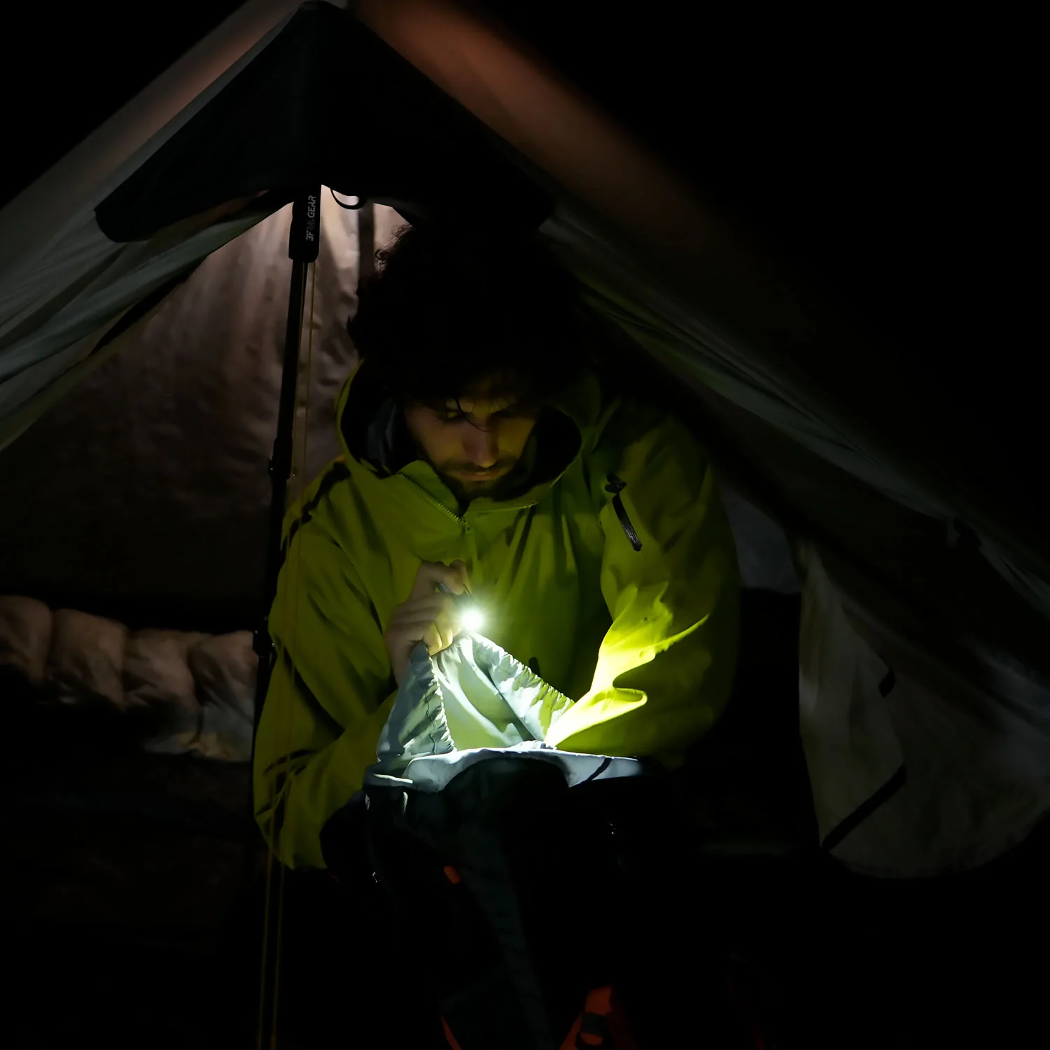 LED svietidlo Flextail ZERO Flashlight 1200 Farva: Silver