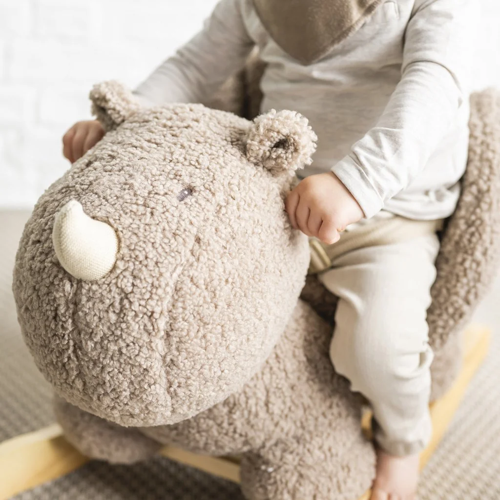 Hojdačka Teddy plyš nosorožec taupe 10m+