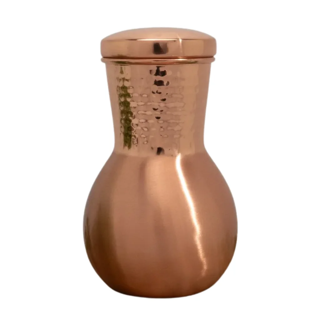 Karafa z čistej medi so zátkou a tepaným hrdlom, objem cca 950 ml