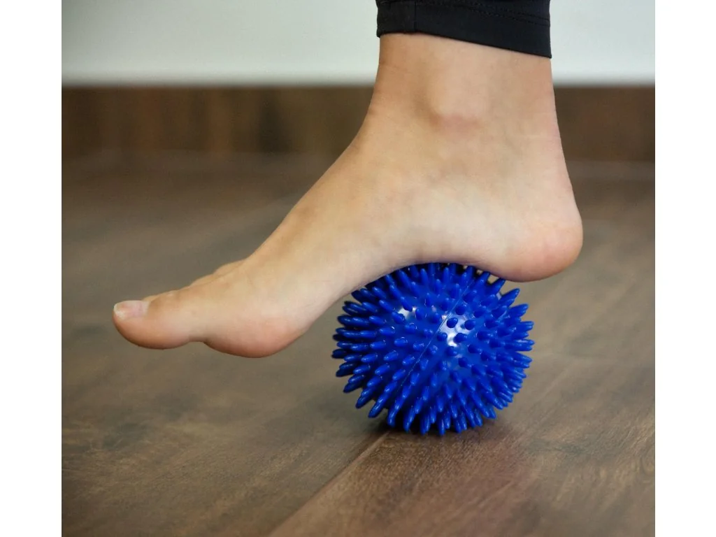 Rehabiq Masážna loptička ježko, 10 cm, modrá 1 ks