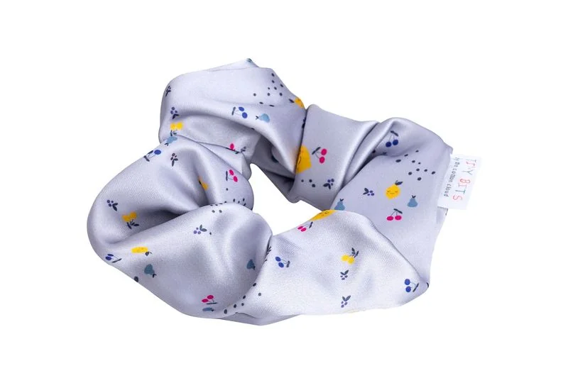 THE COTTON CLOUD Gumička do vlasov Fruity Scrunchie 1×1 ks, gumička do vlasov