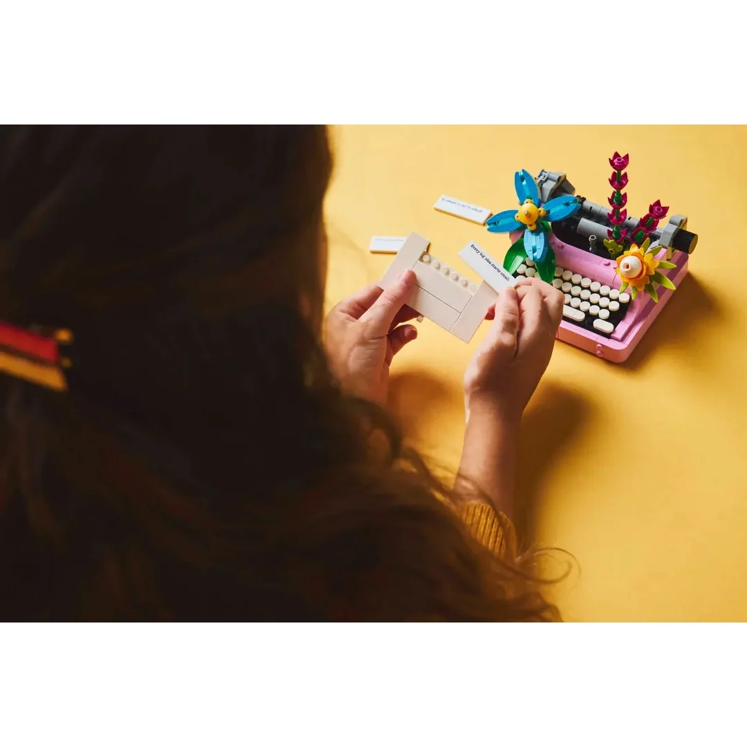 LEGO® Creator 3-in-1 31169 Písací stroj s kvetmi