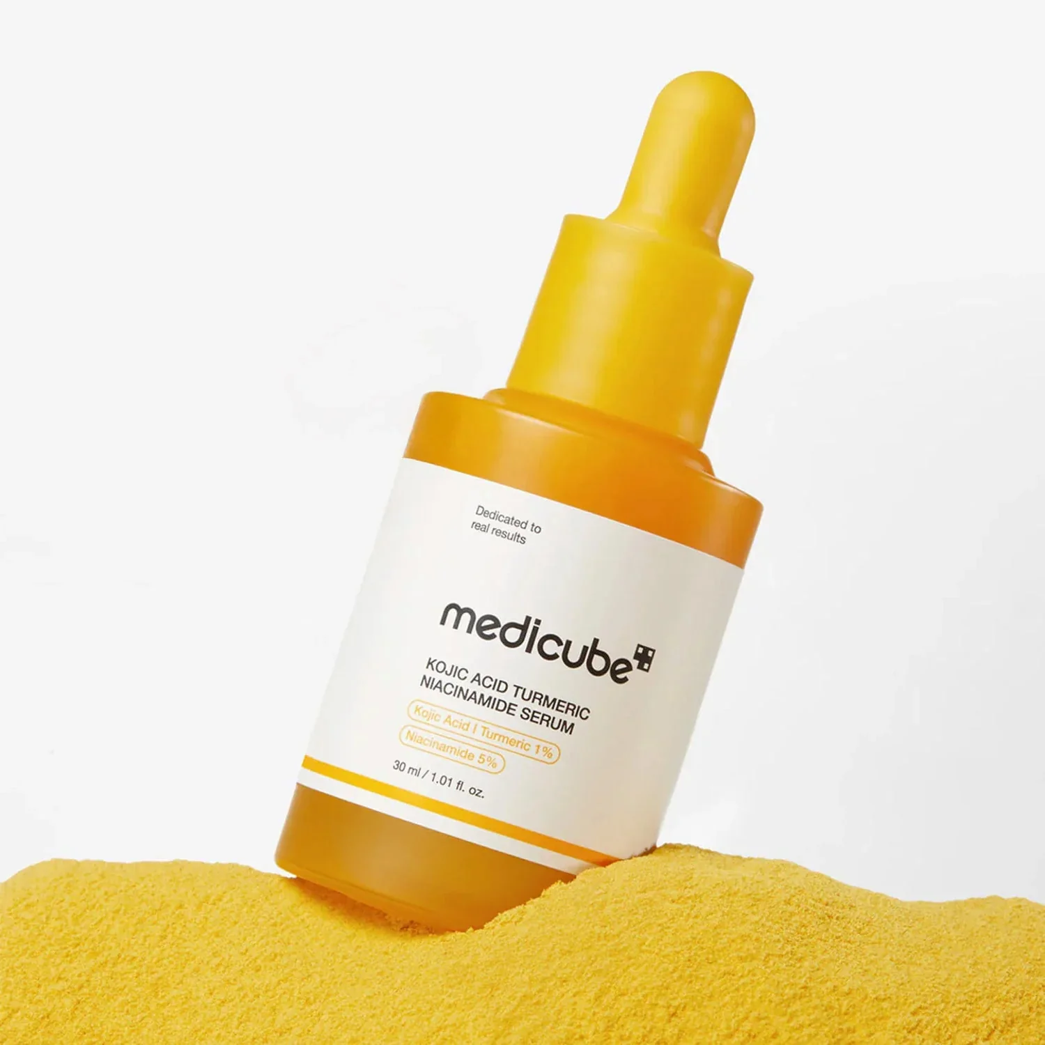 MEDICUBE Kojic Acid Turmeric Niacinamide Serum Rozjasňujúce sérum s kyselinou kojovou, kurkumou a niacínamidom 30ml