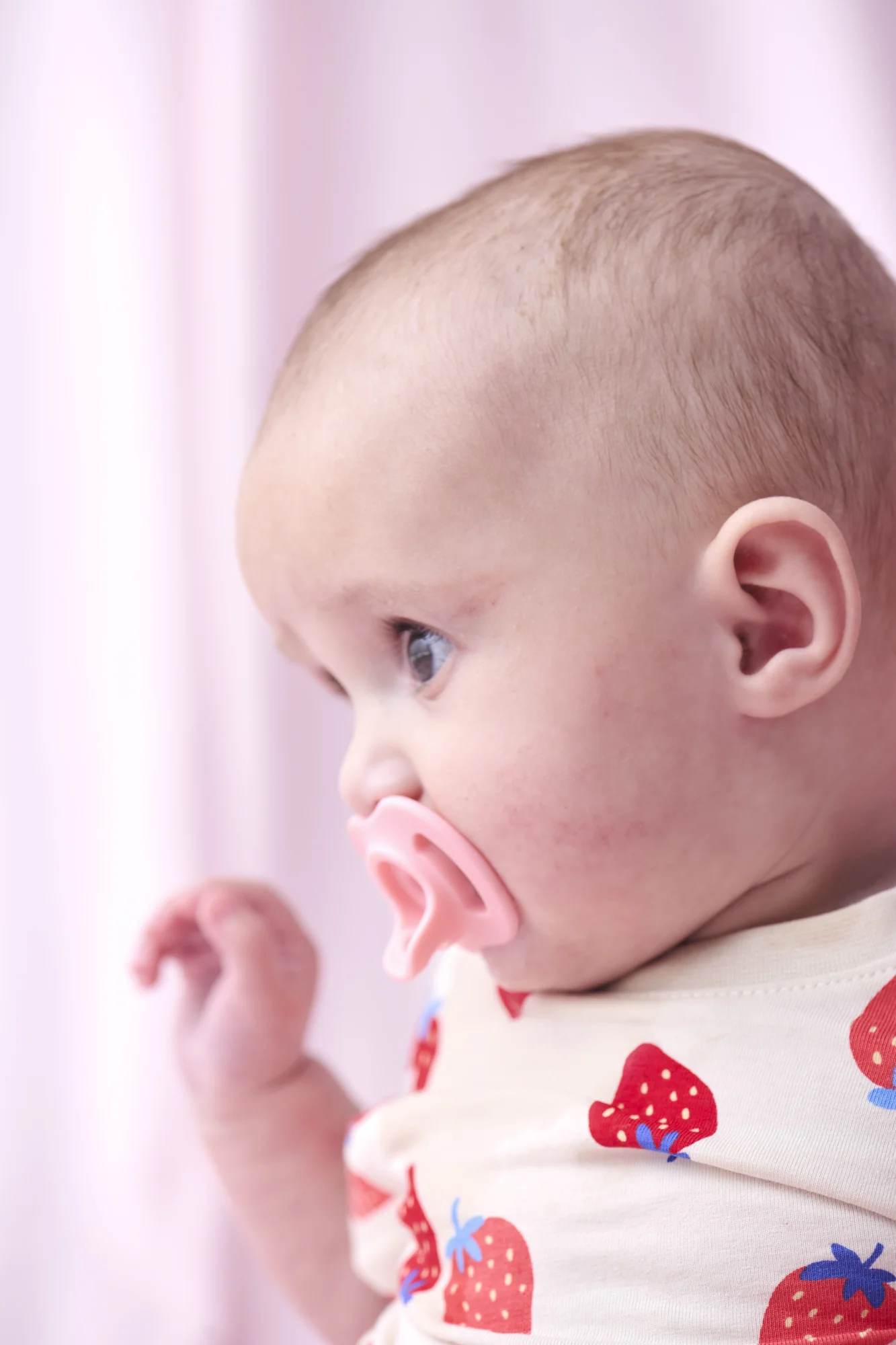 Tommee Tippee Silikónový Cumlík Ultra-light 0-6m, GIRL 4 ks