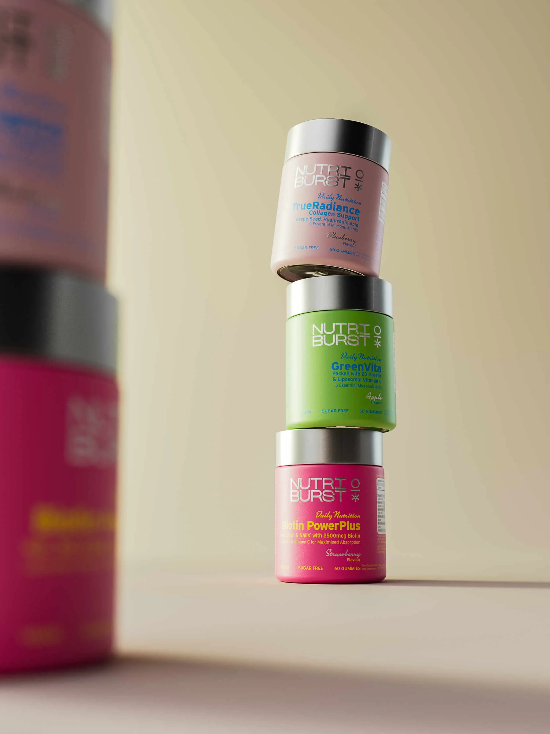 Nutriburst TrueRadiance gummies s lipozomálnym vitamínom C, hyaluronátom, extraktom z hrozna a biotínom, príchuť čučoriedka 60 ks