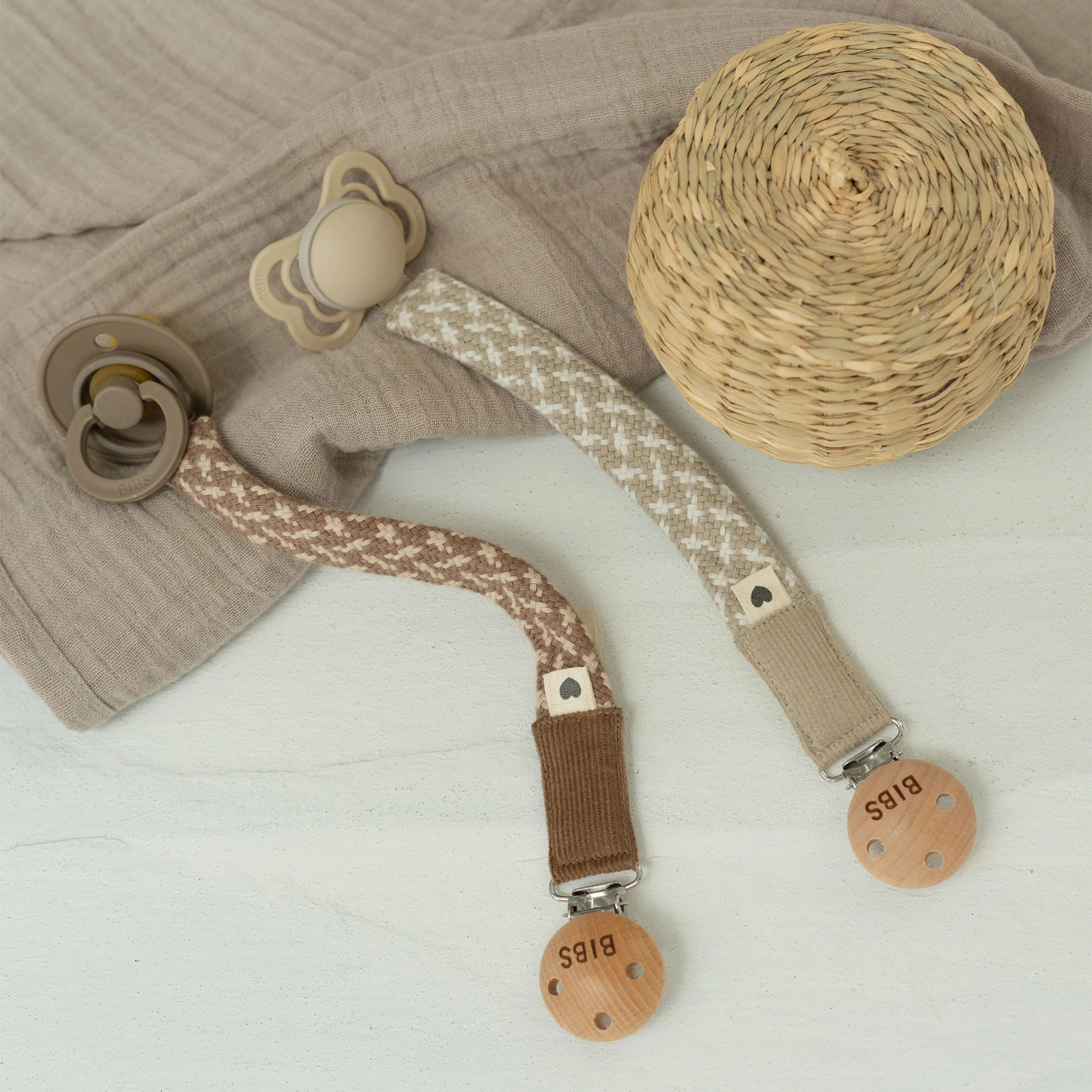 BIBS Paci Braid klip na cumlík Sand / Ivory