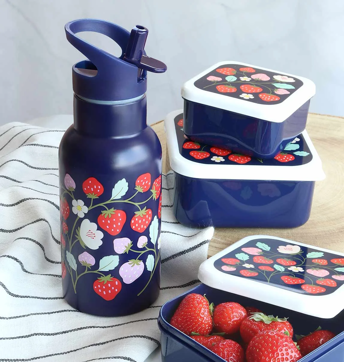 A Little Lovely Company - antikorová fľaša na pitie, 350 ml - jahody
