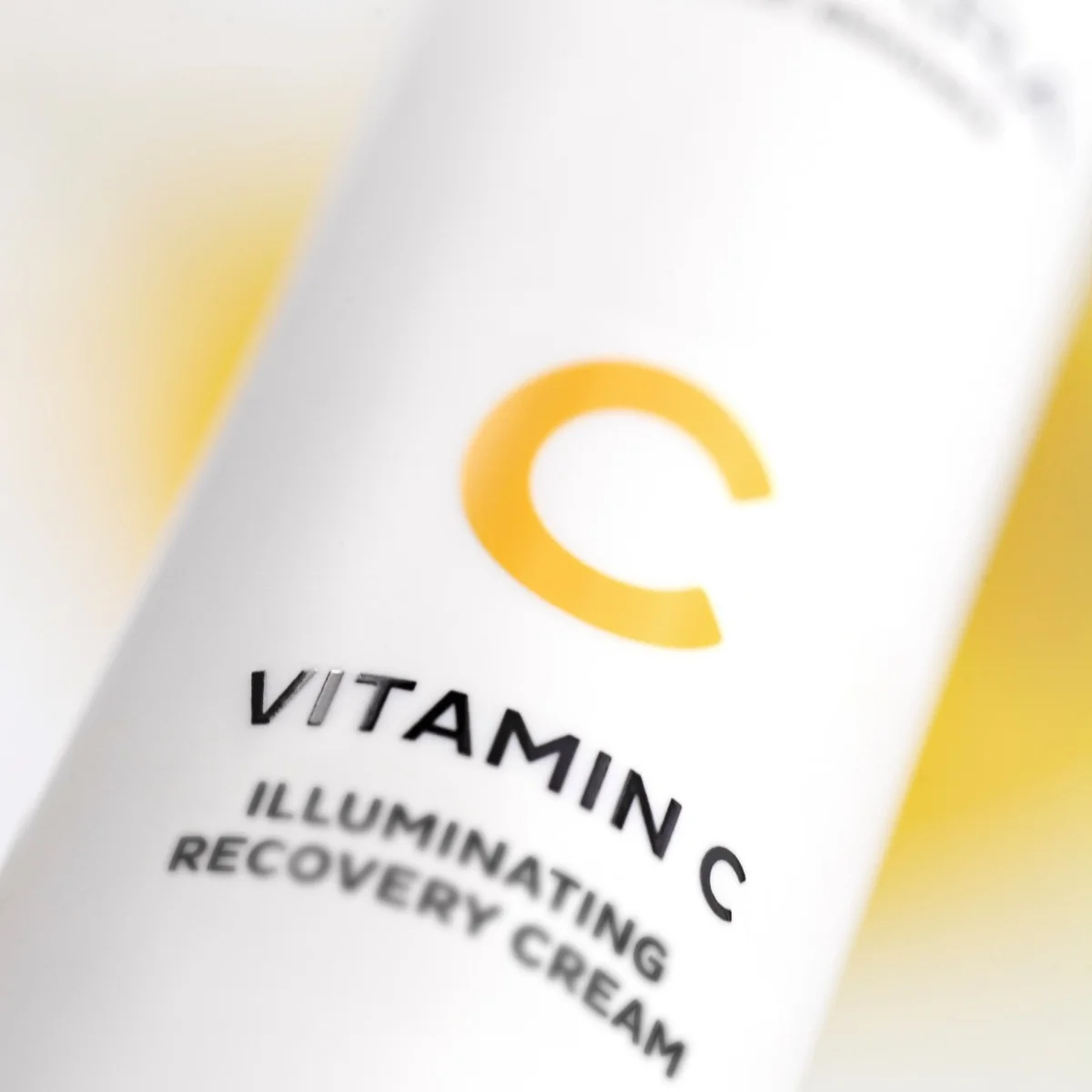 Mádara Rozjasňujúci Pleťový Krém S Vitamínom C 1×50 ml, hydratačný krém