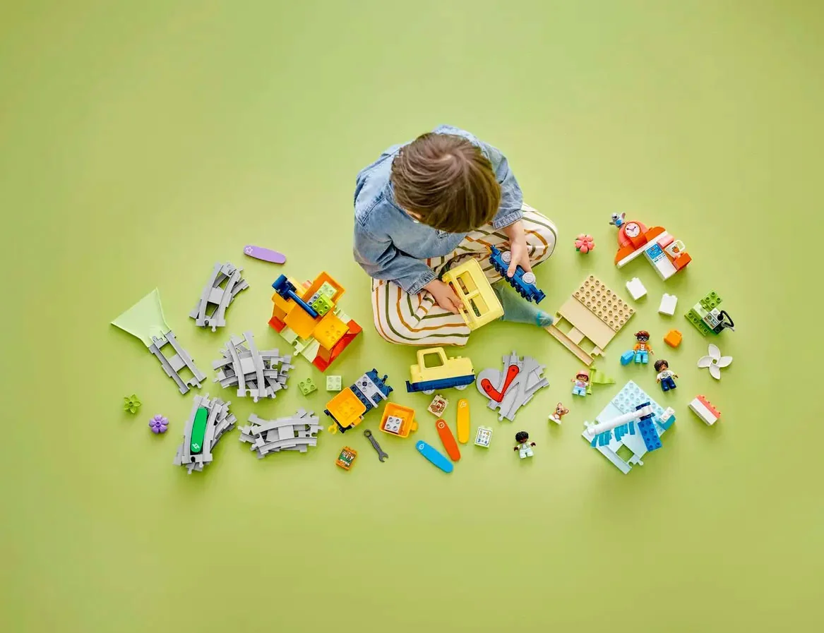 LEGO Veľký interaktívny komunitný vláčik 10428