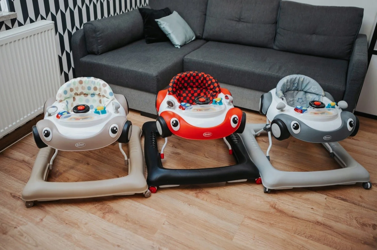 Chodítko pre bábätko Cars - červené
