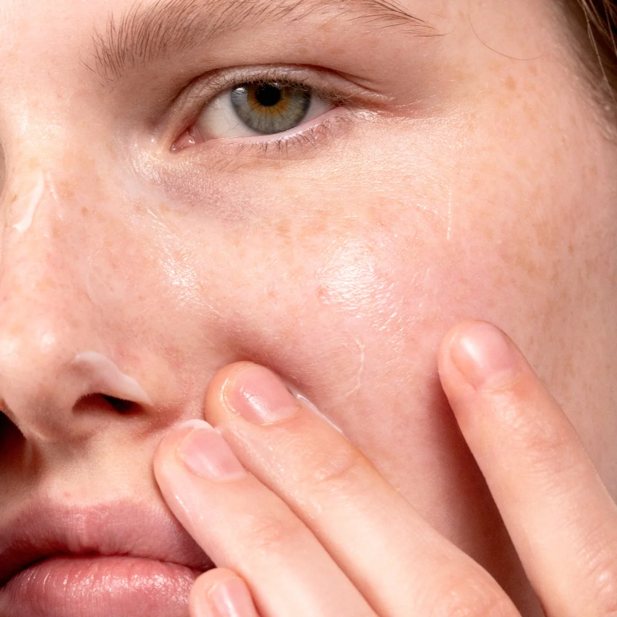 Mádara DERMA COLLAGEN Hydratačné spevňujúce pleťové sérum Hydra-Silk 1×30 ml, pleťové sérum