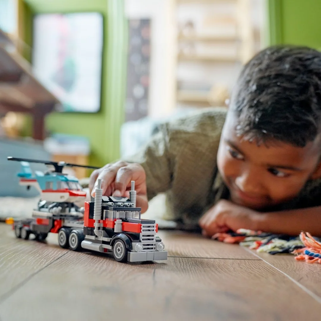 LEGO® Creator 3-in-1 31146 Nákladiak s plochou korbou a helikoptérou