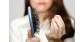 Tipy ako zastaviť vypadávanie vlasov po covide