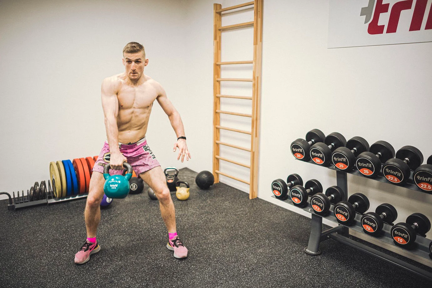Kettlebell kovový vinyl varianta 18 kg