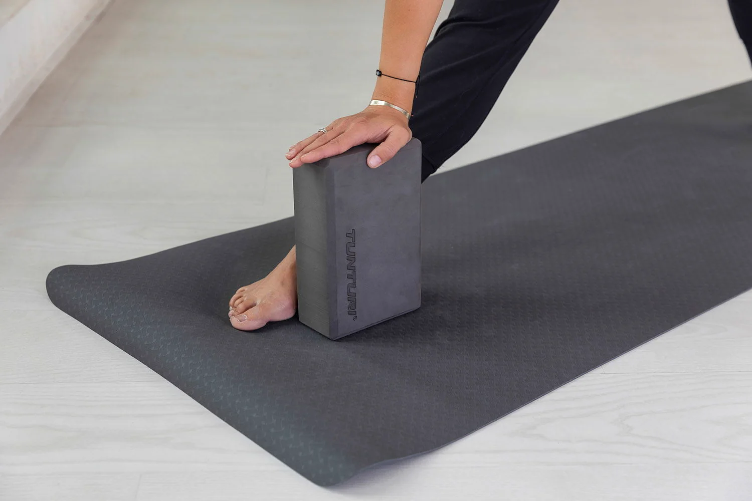 Joga tehlička Yoga Block antracitová