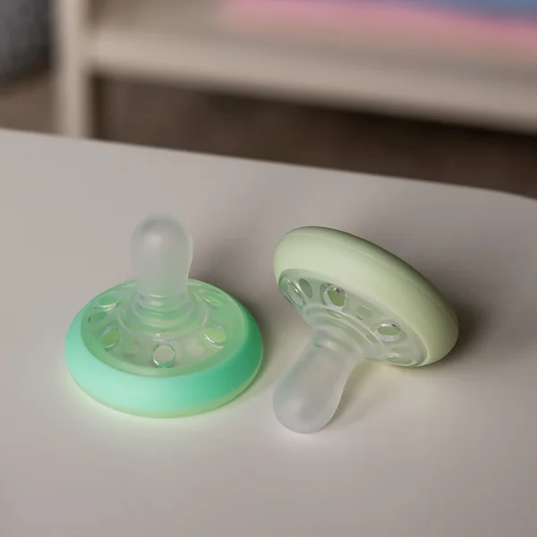 Tommee Tippee Cumlík Breast-like Night zelená 0-6m, 2 ks 1×2 ks, cumlík