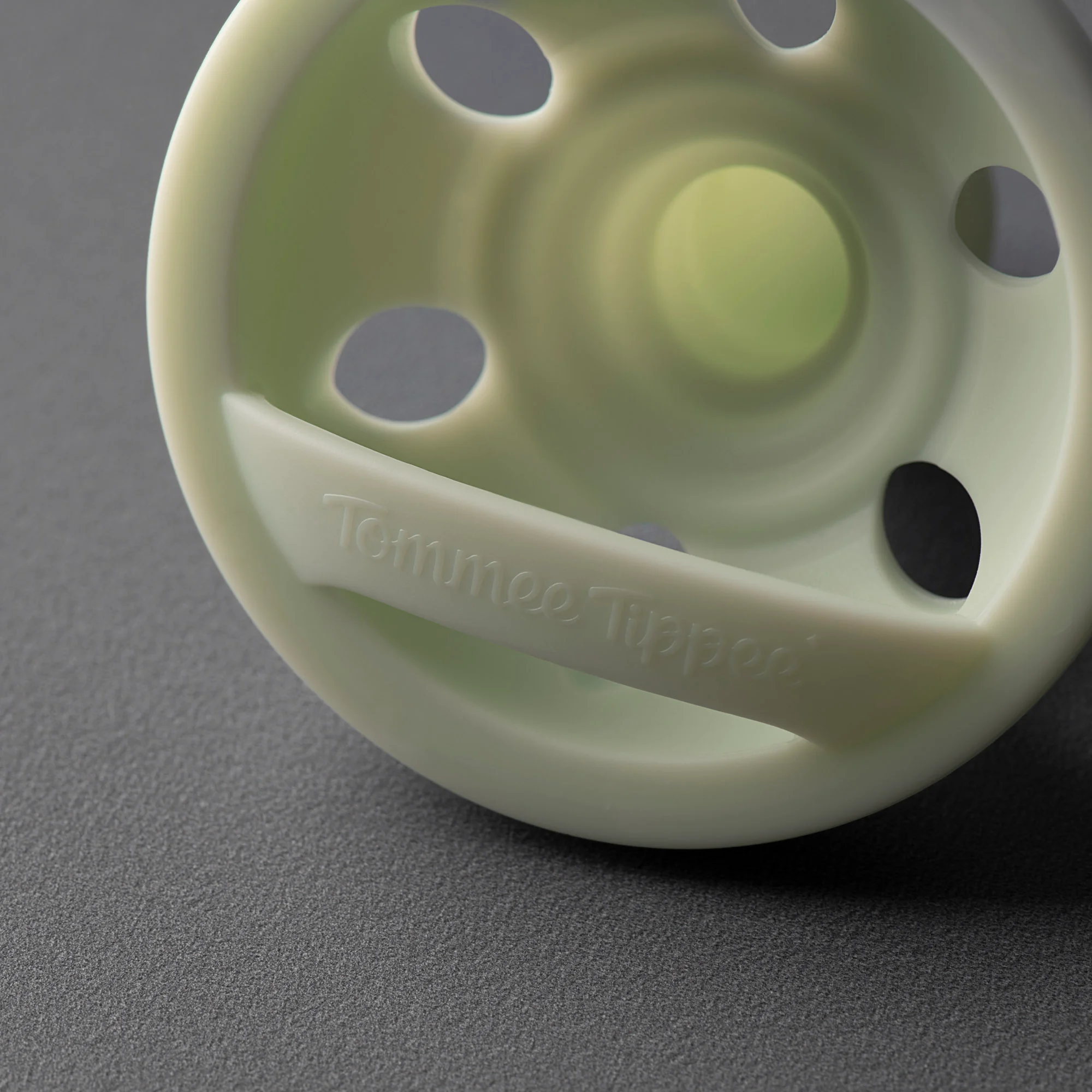 Tommee Tippee Breast-like silikónový cumlík 0-6m, Boy 2 ks