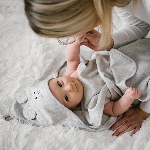 BABYONO Osuška s kapucňou a uškami Bamboo béžová 100x100 cm 1×1 ks, osuška s kapucňou