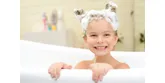 Prílišná hygiena deťom škodí. Je lepšia vaňa alebo sprcha?
