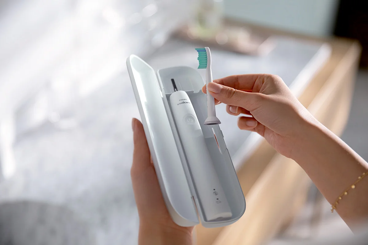 Philips Sonicare 3100 HX3673/13 s cestovným puzdrom, biela 1×1 ks, sonická zubná kefka