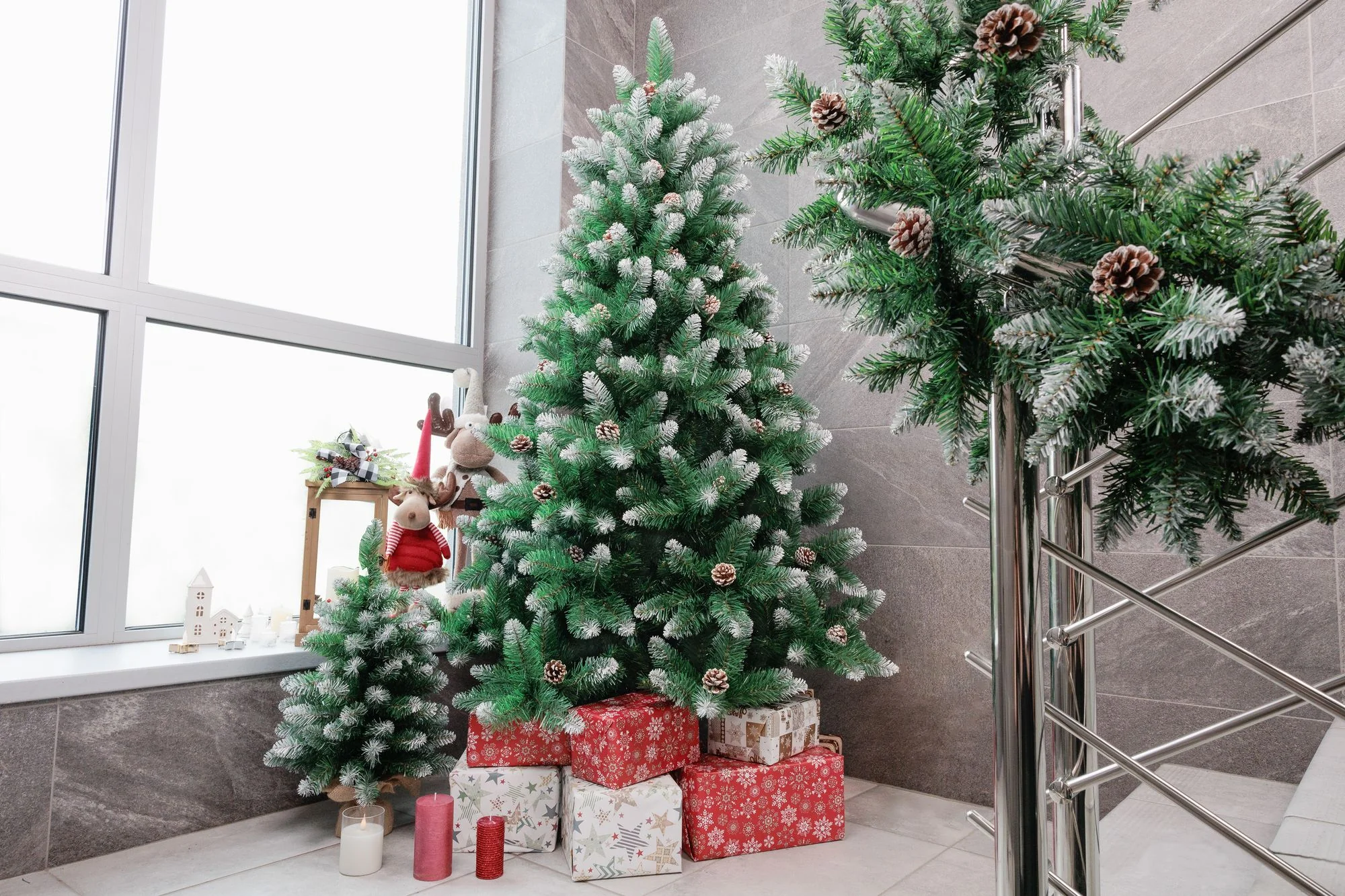 MagicHome vianočný stromček Albero, 1 ks Jedľa, zasnežené konce, so šiškami, 180 cm