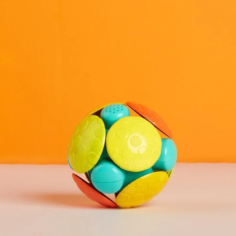 Hračka Oball™ Wobble Bobble 3m+
