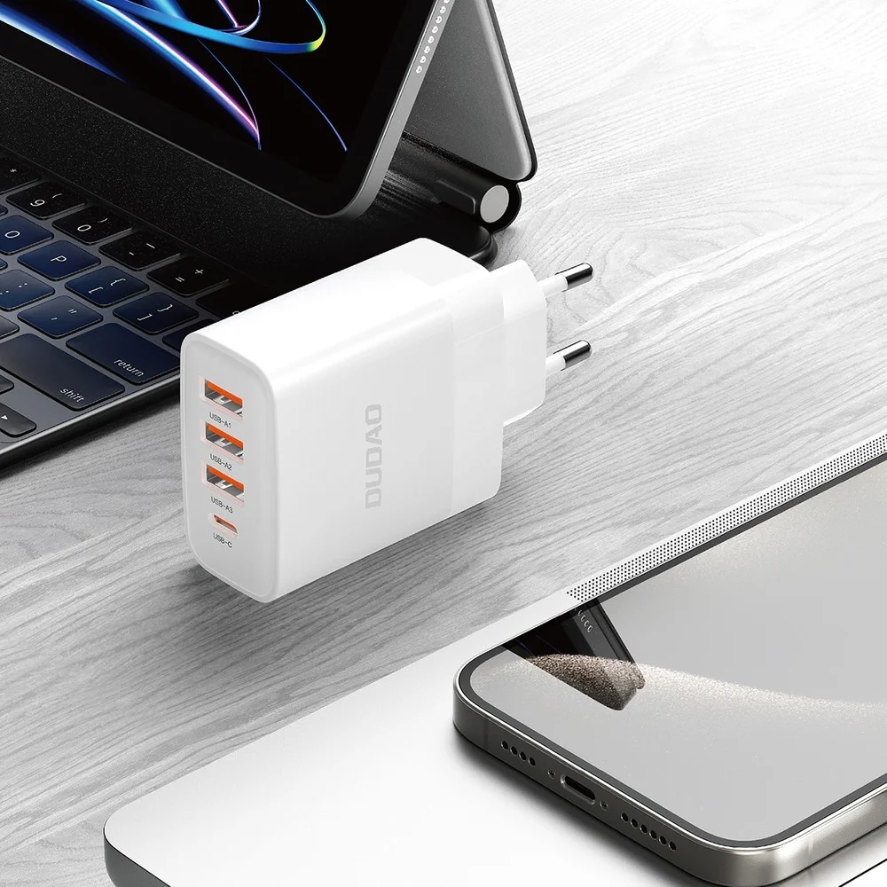 Sieťová nabíjačka 20W 3x USB-A a USB-C, biela