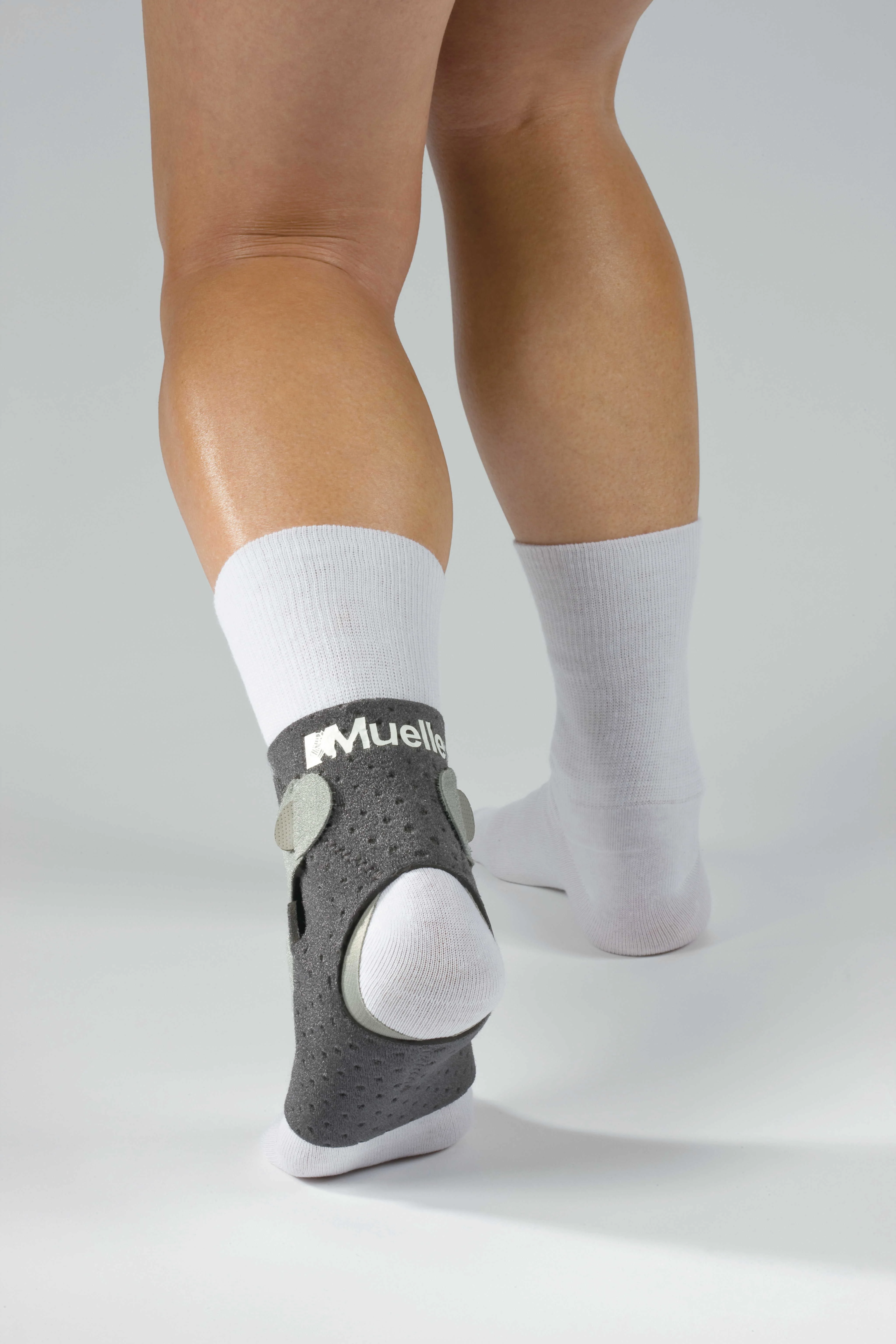 MUELLER Adjust-to-fit ankle support, ortéza na členok 1 ks