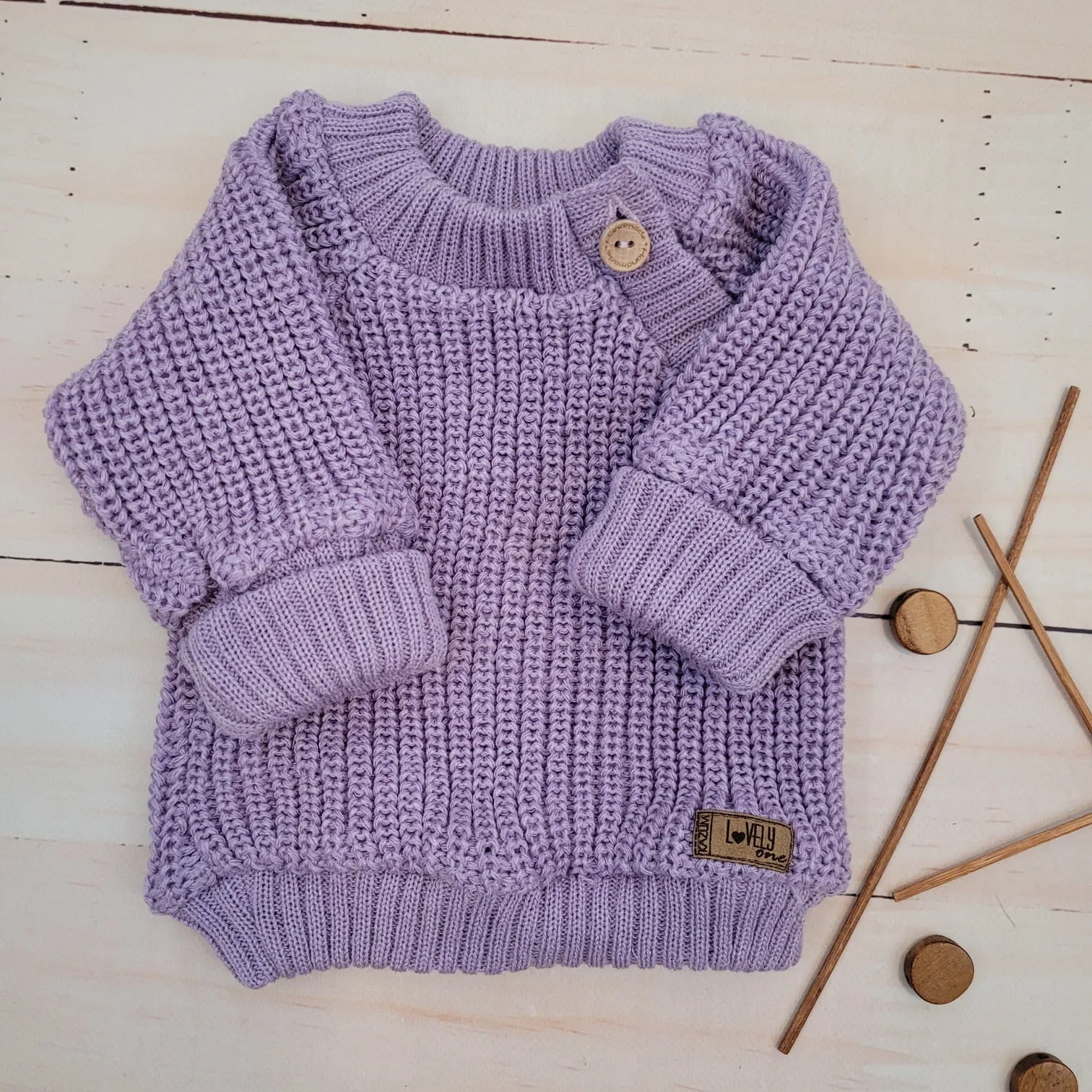 Pletený svetrík s gombíkmi Lovely, predĺžené náplety, lila, 56/62