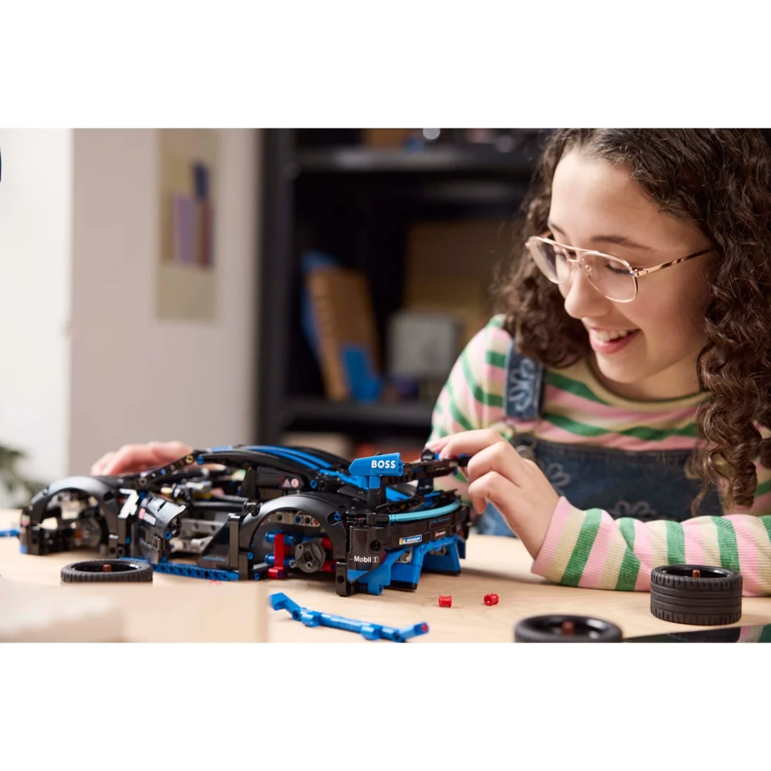 LEGO® Technic™ 42176 Pretekárske auto Porsche GT4 e-Performance