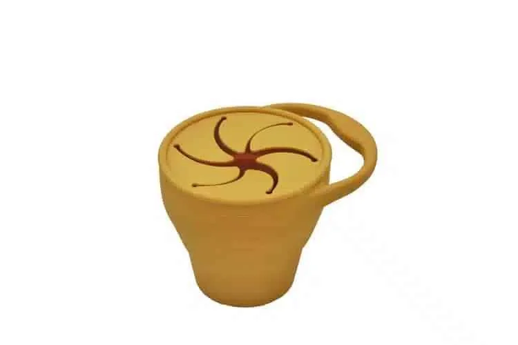 THE COTTON CLOUD Silikónový pohár na snack Mustard 1×1 ks, silikónový pohár na snack
