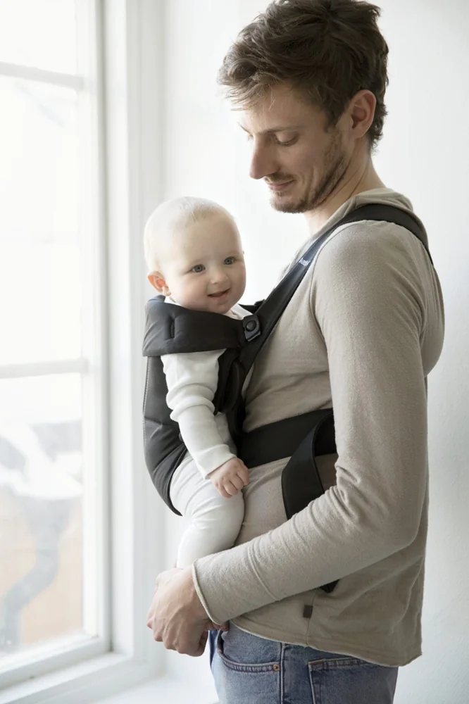 BABYBJÖRN Nosič Mini, Black Cotton 1×1 ks