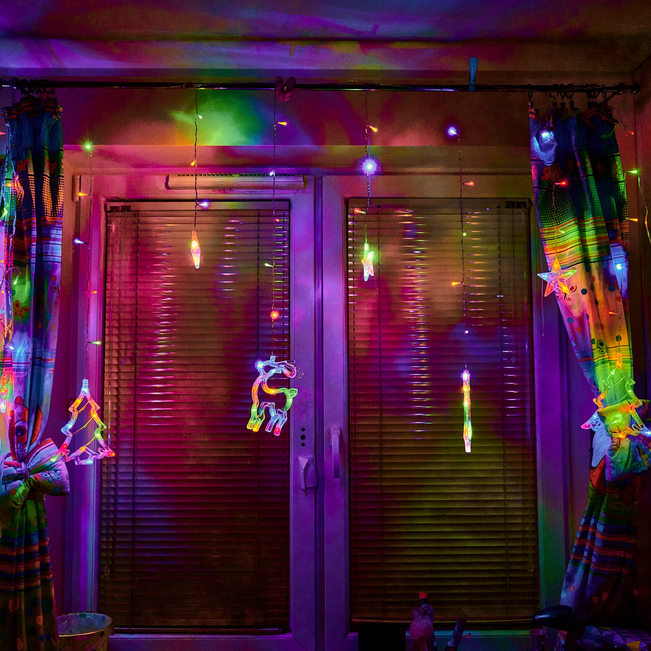Vianočná LED záclona Renifer 2,5 m – 138 LED, multicolor, 8 režimov, IP44, časovač