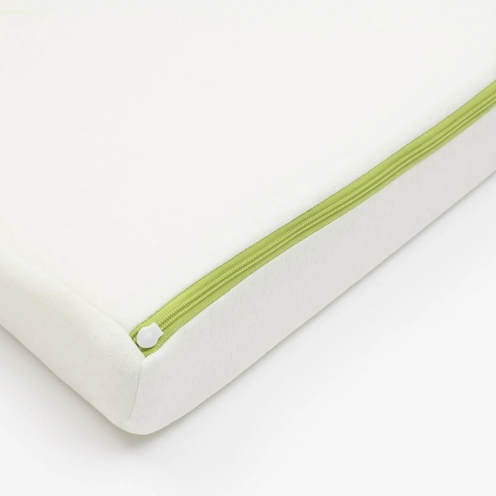 Dojčenský vankúš - klin New Baby STANDARD 38x30x7 cm Aloe vera ,