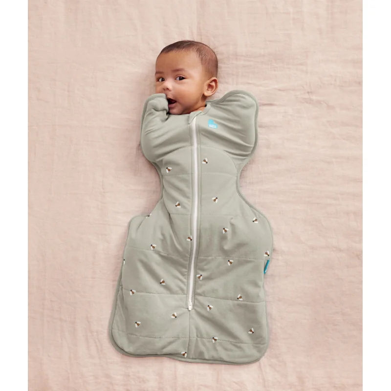Love To Dream Swaddle UP Warm zavinovačka, veľkosť S, olivová/včielky, 1. fáza, 2,5 TOG, LTD-L1029346OLVS