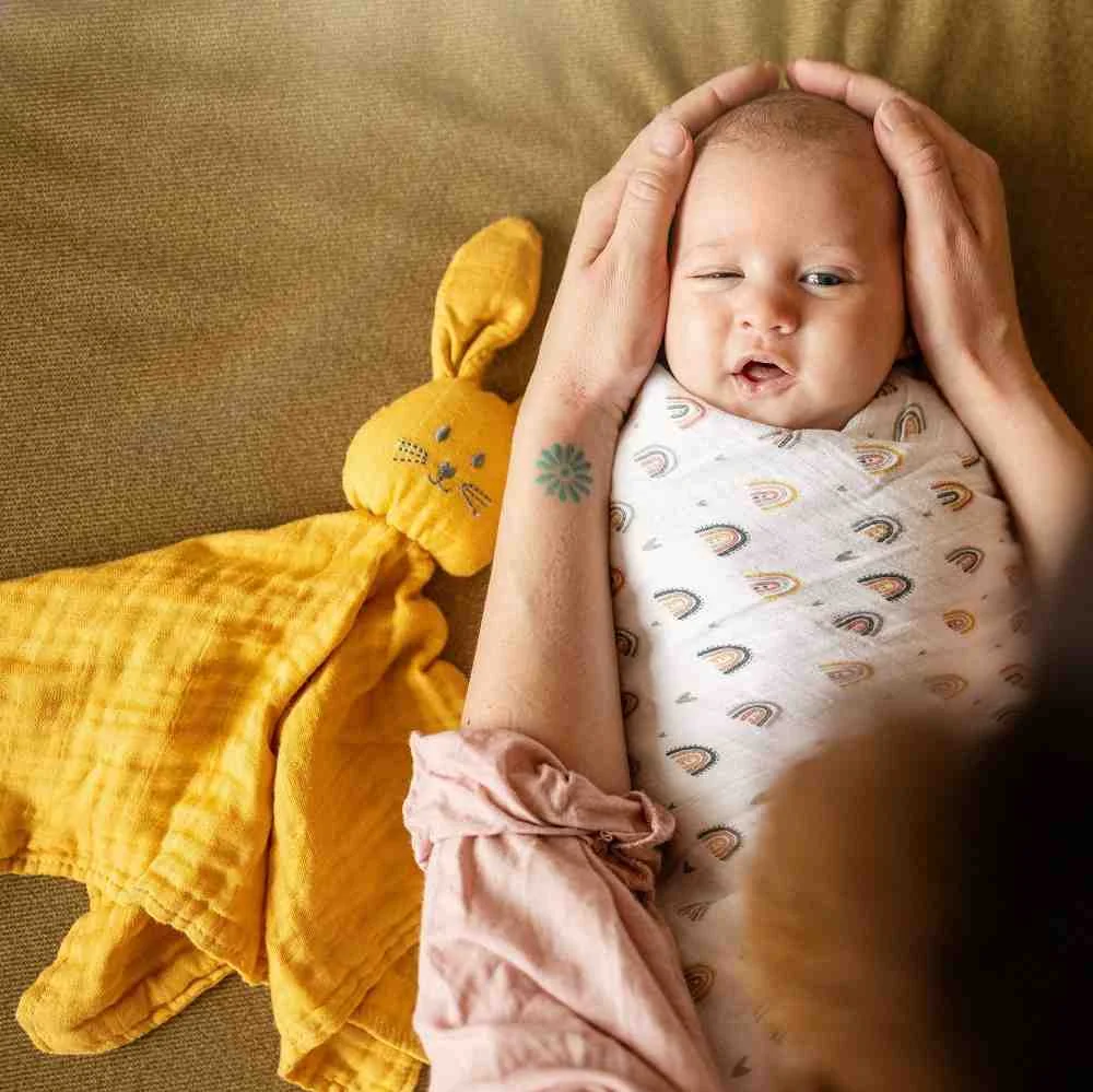 PETITE&MARS Maznáčik bambusový mušelínový Hugo Intense Ochre 0m+ 1×1 ks, maznáčik