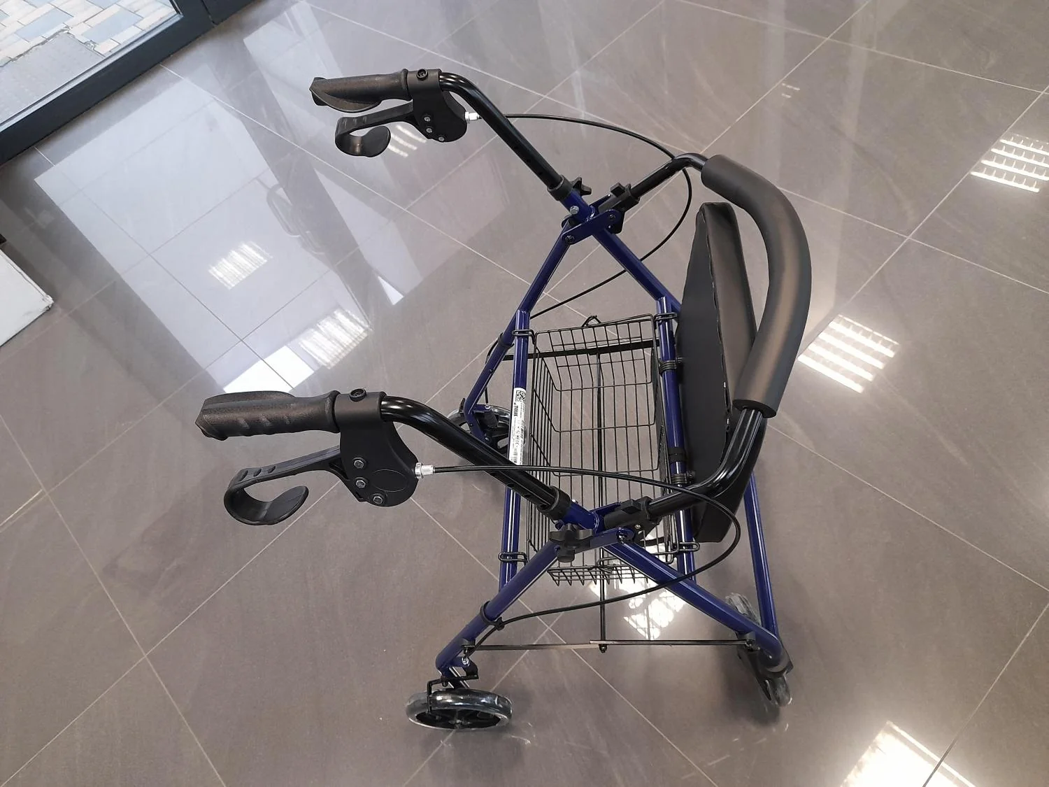 Skladacie chodítko pre seniorov - Rollator